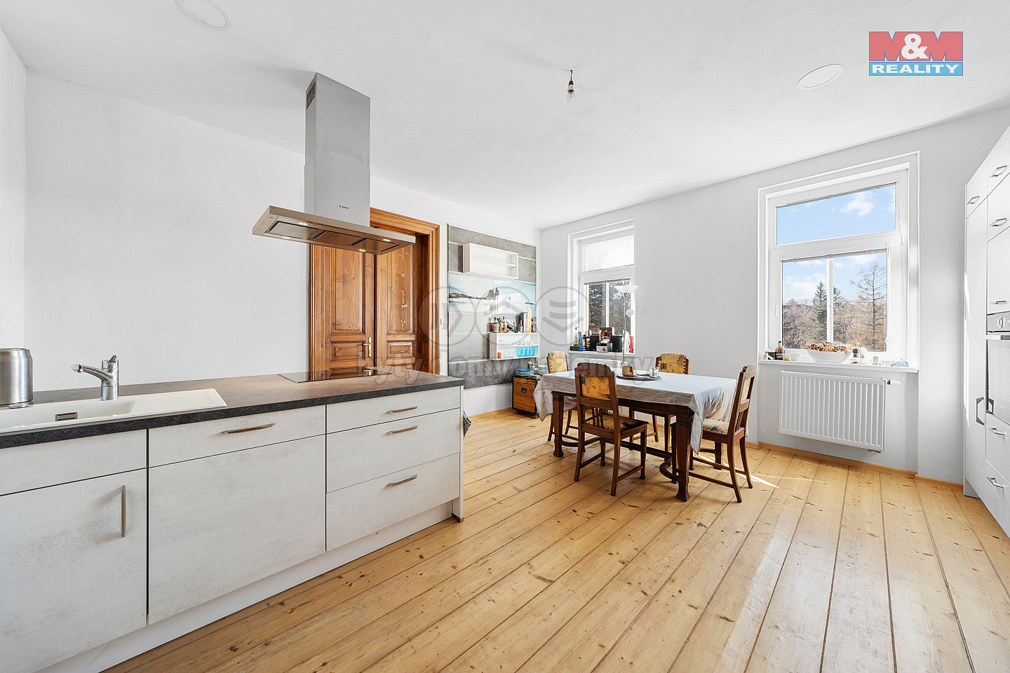 Prodej nájemního domu, činžáku 900 m² — photo 2