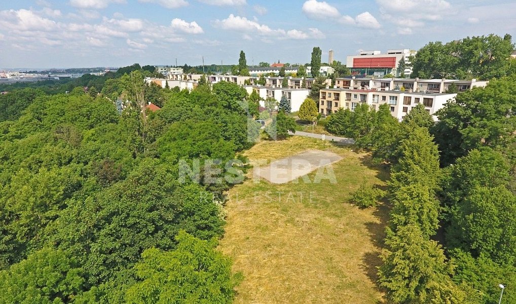 Prodej stavebního pozemku 897 m², Praha – náhled fotky 2