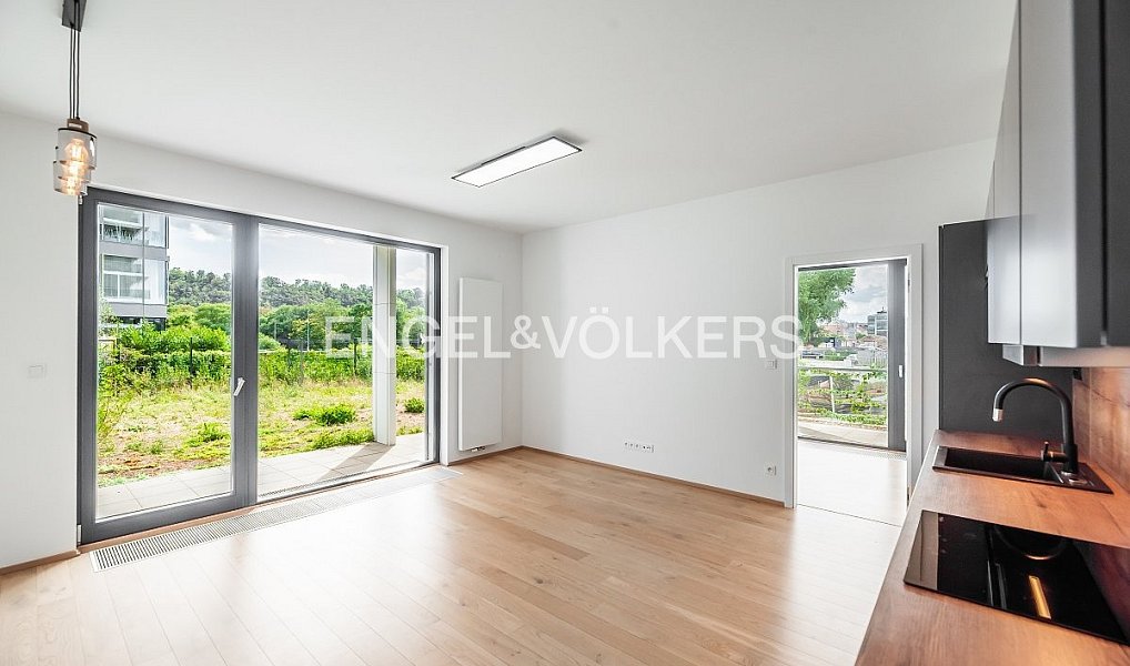 Pronájem bytu 2+kk, 59 m², Karlín, Praha 8, Praha