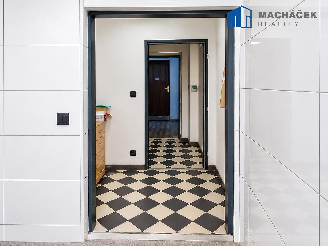 Pronájem obchodních prostor 77 m² – fotografie 5