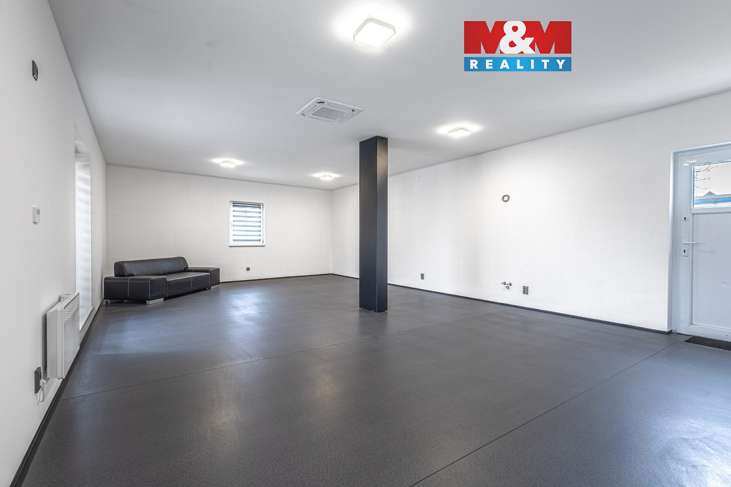 Pronájem obchodních prostor 65 m²