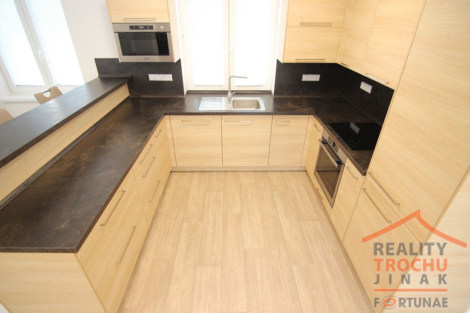 Prodej domu 225 m² s pozemkem 727 m² – fotografie 2