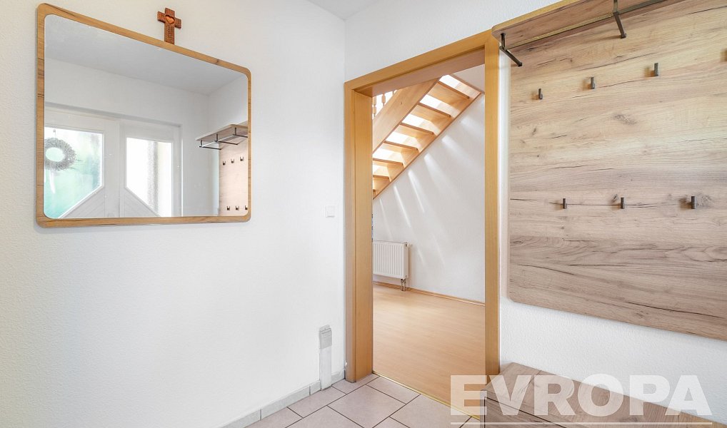 Prodej domu 225 m² s pozemkem 1 197 m², Hybrálec – náhled fotky 3