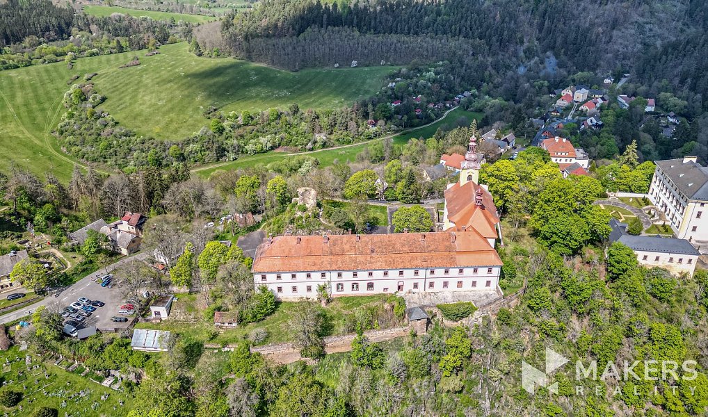 Prodej ubytovacího objektu 2 100 m², Manětín – náhled fotky 2
