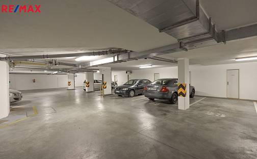 Pronájem garážového stání u metra Ládví, Nad Okrouhlíkem, Praha 8 - Libeň