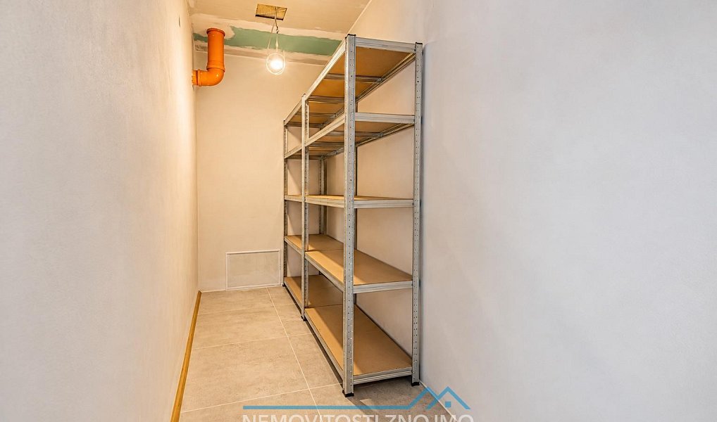 Prodej domu 220 m² s pozemkem 1 436 m², Chvalovice – náhled fotky 24