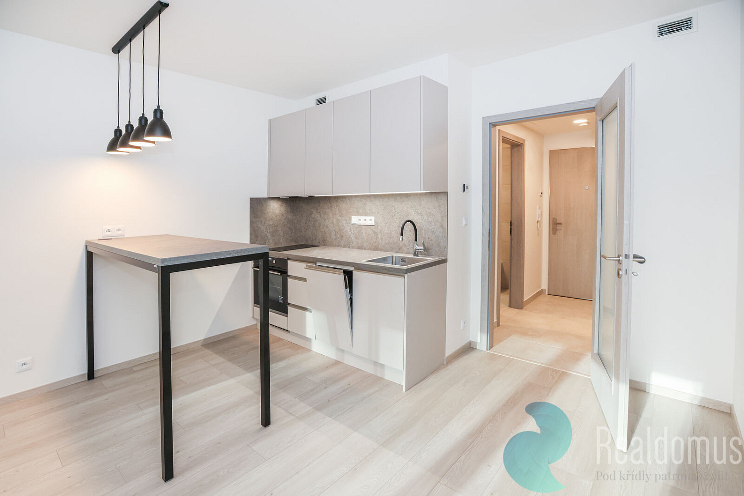 Pronájem bytu 1+kk 33 m²
