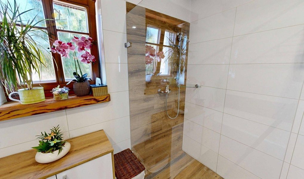 Prodej domu 638 m² s pozemkem 1 266 m², Okna – náhled fotky 17