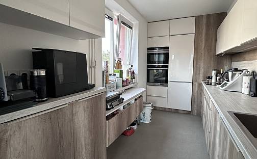 Prodej bytu 3+1 90 m², Na stezce, Praha 10 - Strašnice