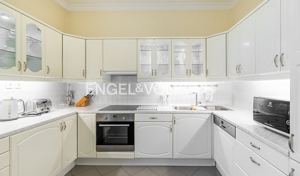 Pronájem bytu 4+1 150 m², Praha – náhled fotky 3