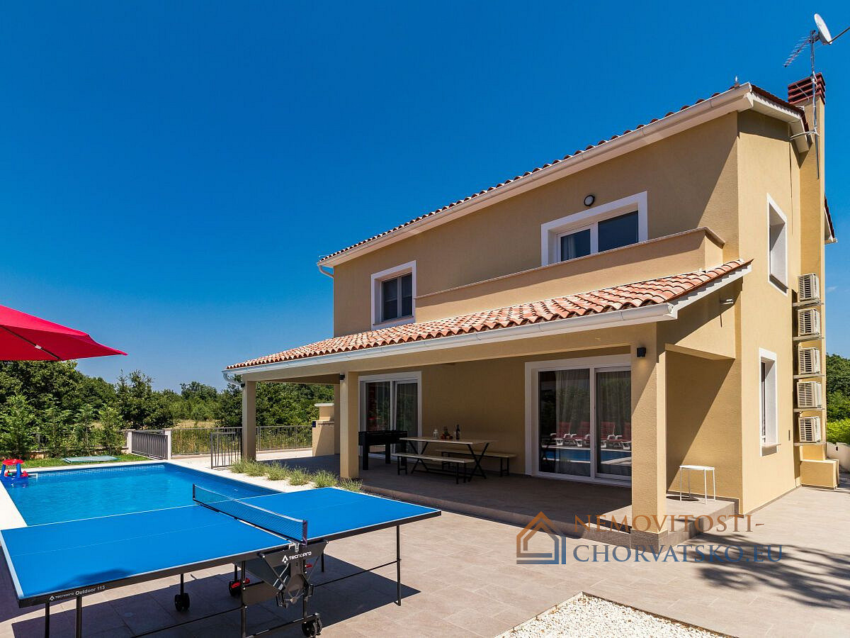 Prodej domu 220 m² s pozemkem 615 m² - Widok 3