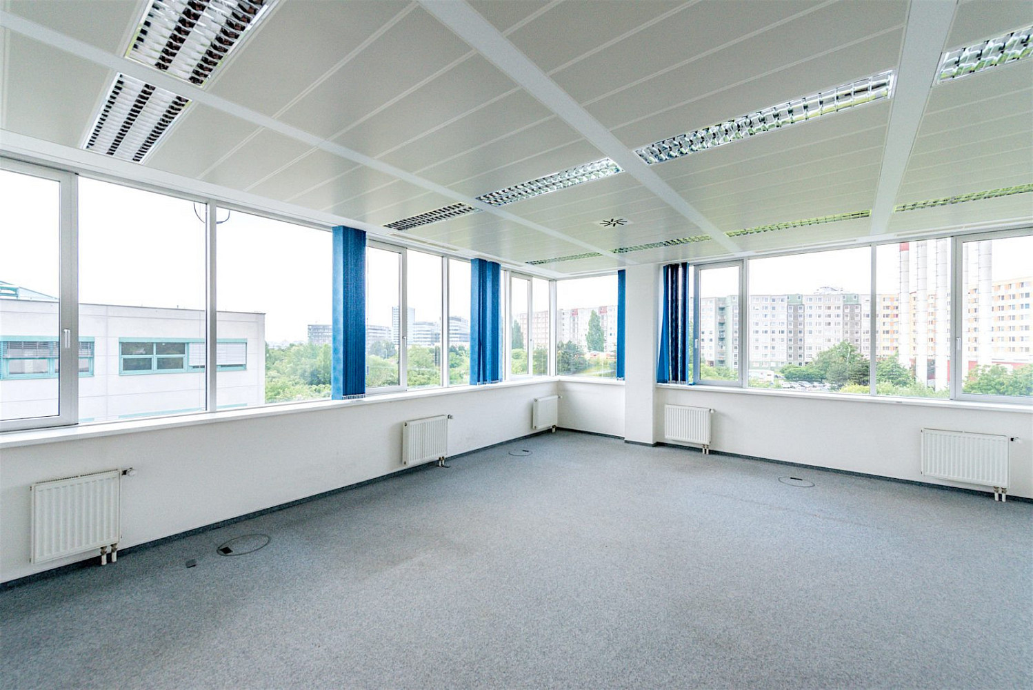 Pronájem kanceláře 331 m² – fotografie 4