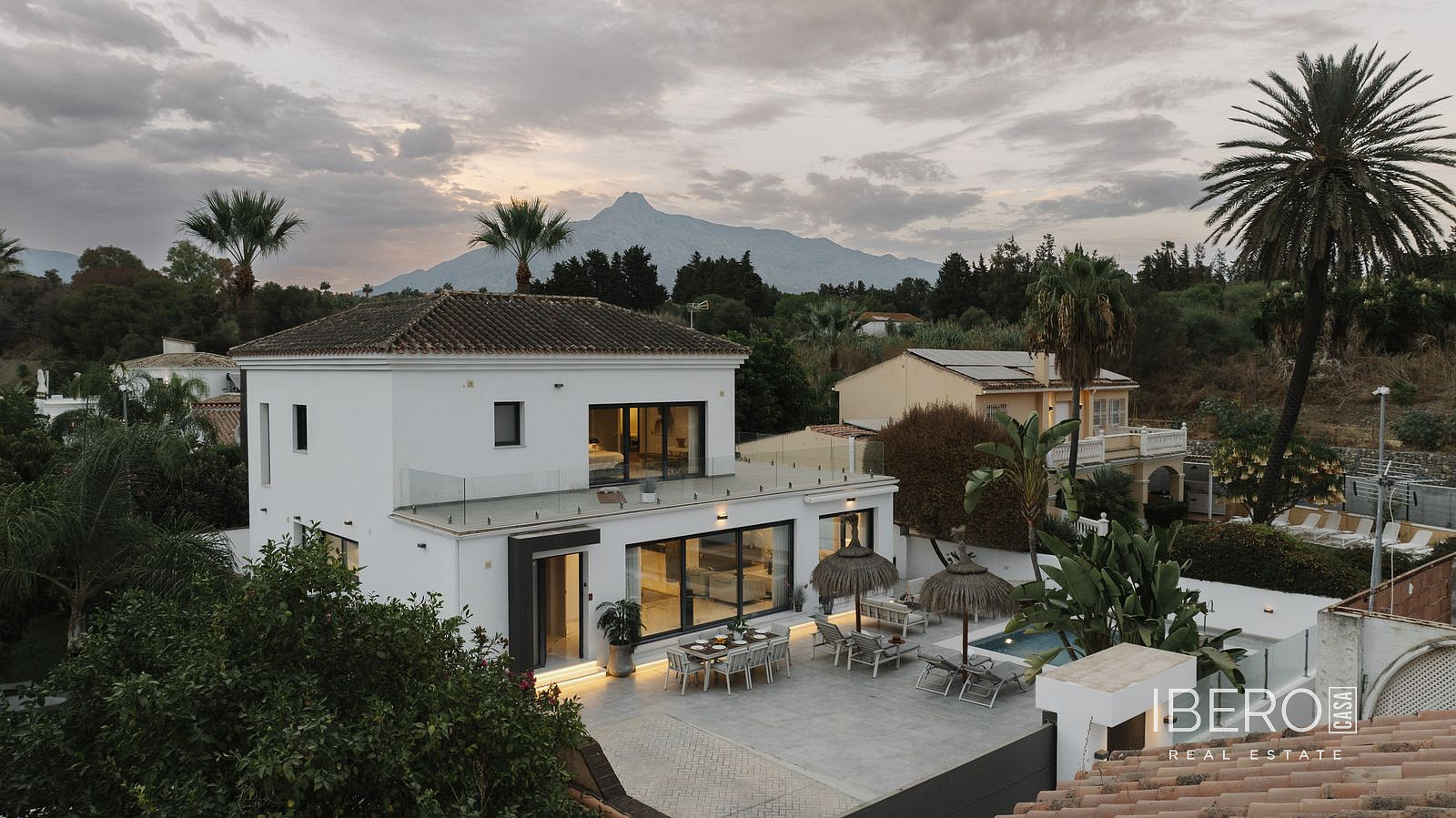 Prodej domu 400 m² s pozemkem 800 m²