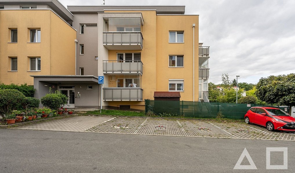 Prodej bytu 1+kk 35 m², Praha – náhled fotky 3