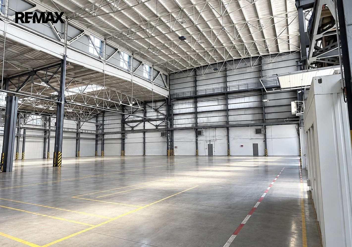 Pronájem skladovacích prostor 10 500 m² – fotografie 3