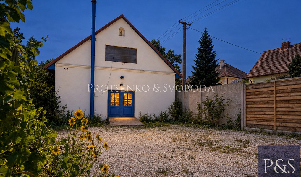Prodej ubytovacího objektu 300 m², Lhenice – náhled fotky 2