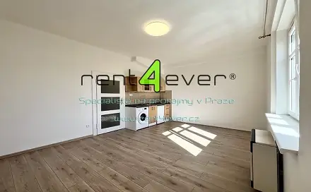 Pronájem bytu 1+kk 26 m², Na mokřině, Praha 3 - Žižkov