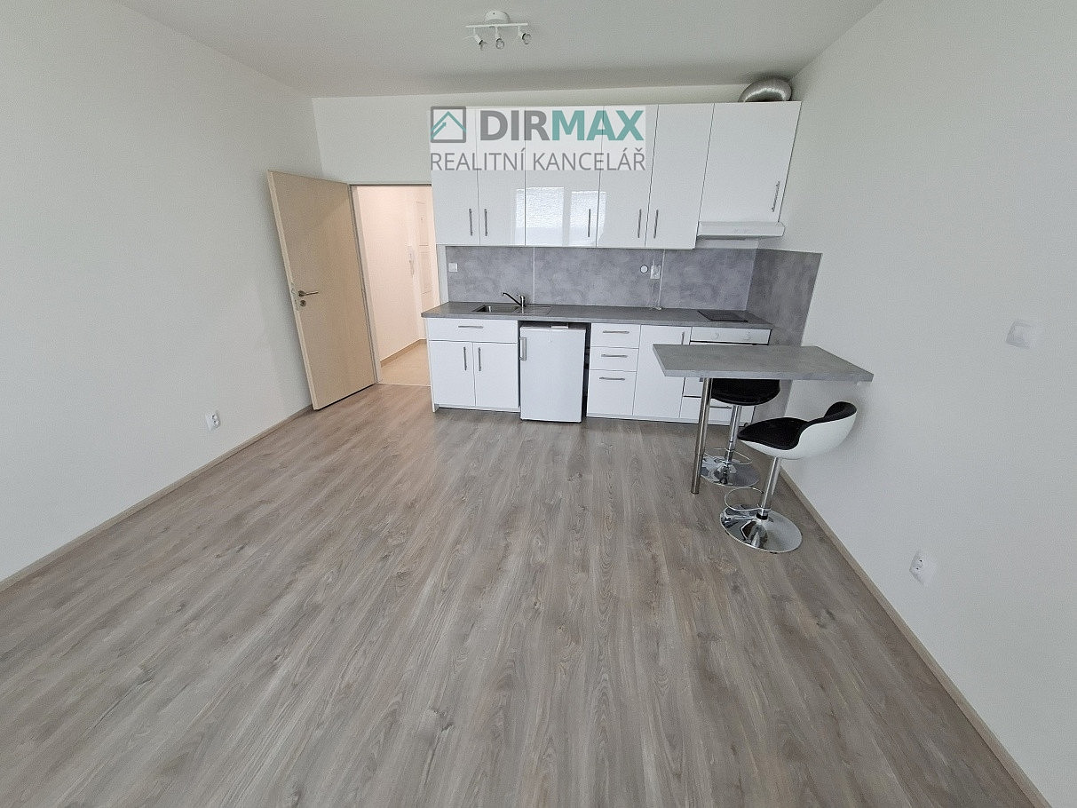 Pronájem bytu 1+kk 32 m² — photo 2