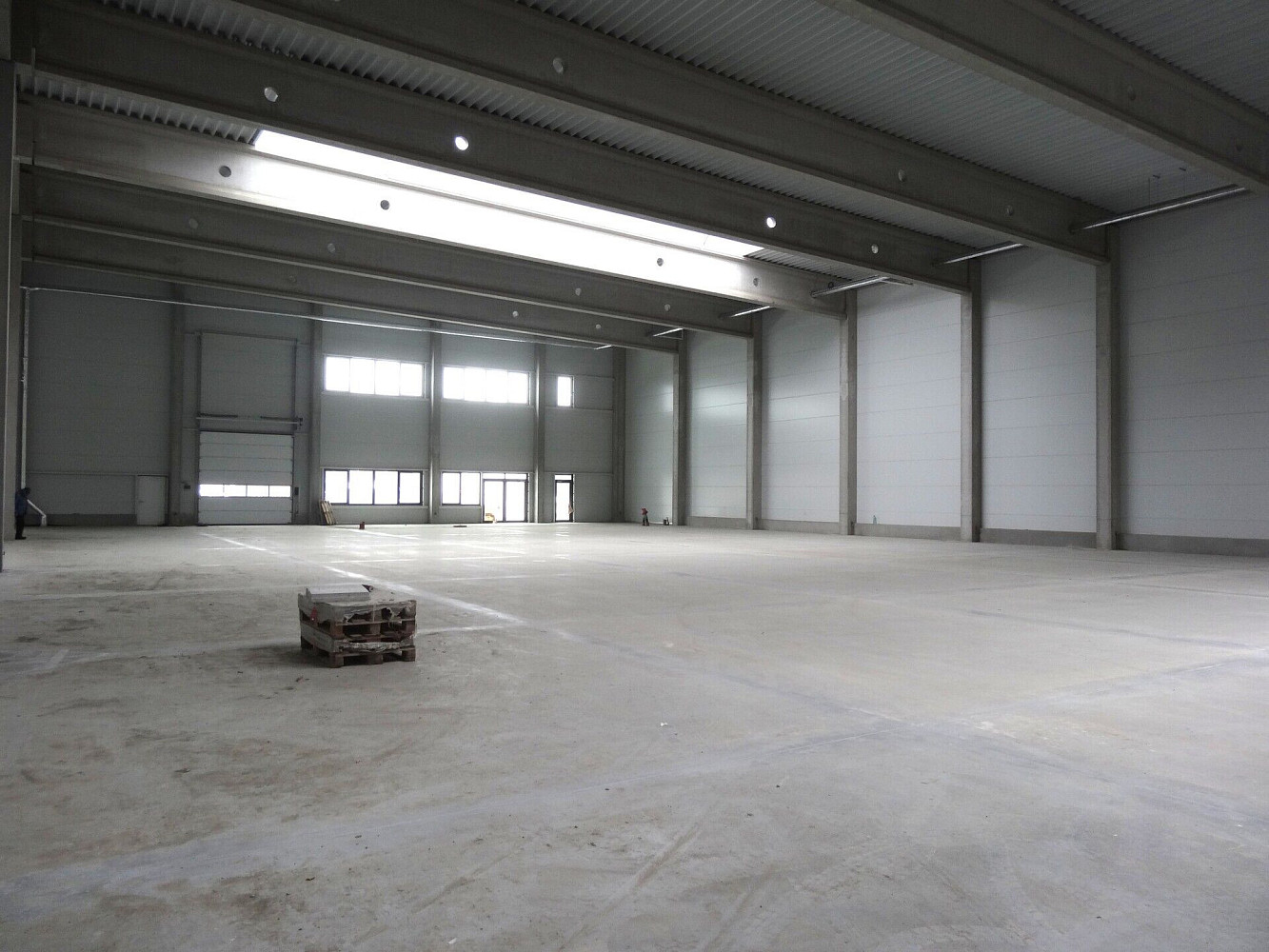 Pronájem výrobních prostor 3 600 m² – fotografie 3