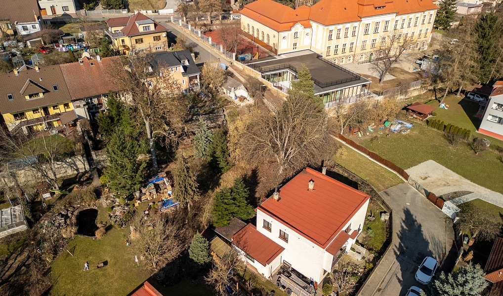 Prodej stavebního pozemku 360 m², Králův Dvůr – náhled fotky 9