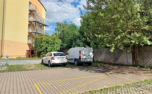 Prodej dvou parkovacích stání Klecany ul. V Honech, Klecany, okres Praha-východ