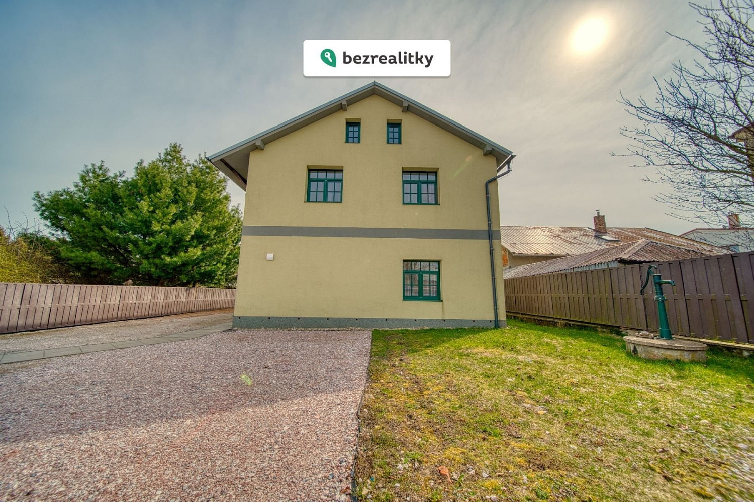 Prodej domu 232 m² s pozemkem 610 m² – pohled 2