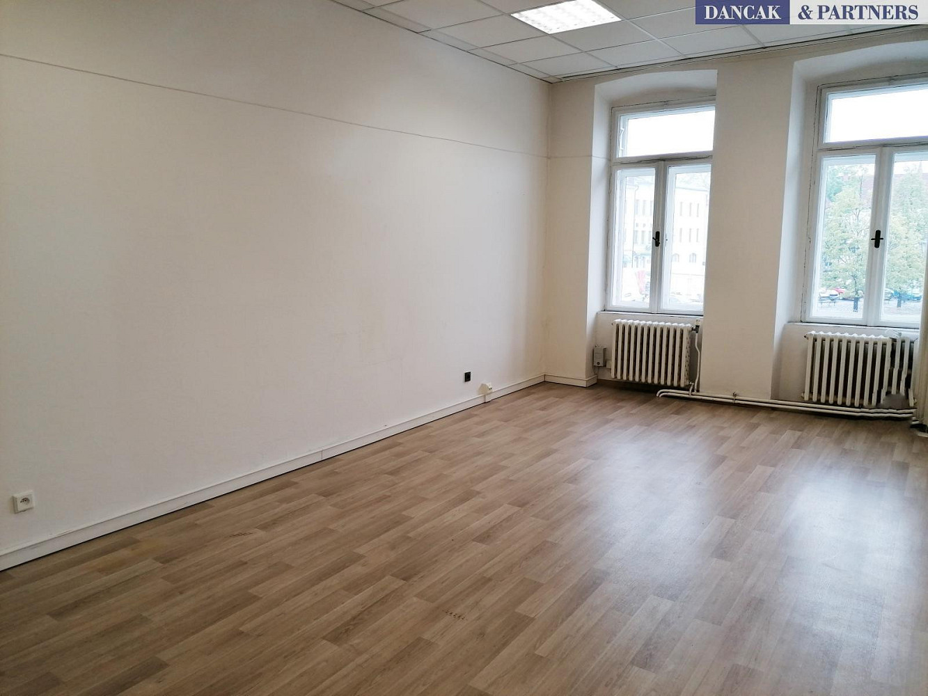 Pronájem kancelářského prostoru 84 m², Frýdek - Místek, Zámecké náměstí – pohled 4