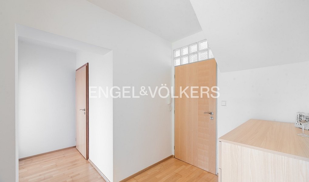 Pronájem bytu 3+kk 86 m², Praha – náhled fotky 10