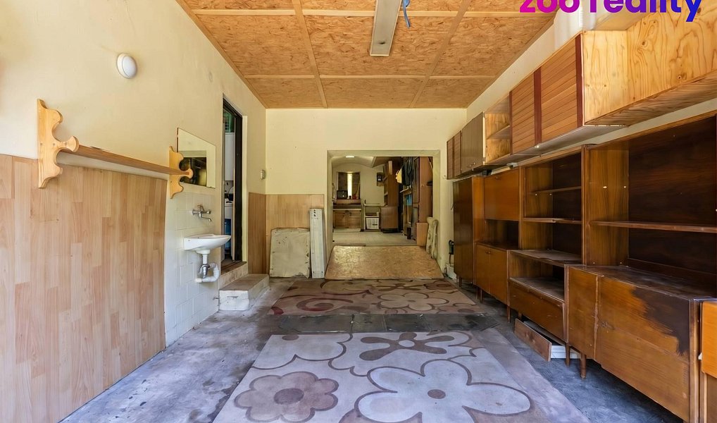 Prodej domu 320 m² s pozemkem 16 394 m², Místo – náhled fotky 17