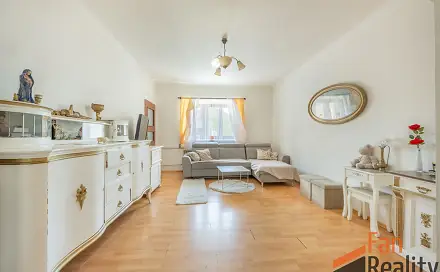 Prodej domu 218 m² s pozemkem 445 m², Hájecká, Hostouň, okres Kladno