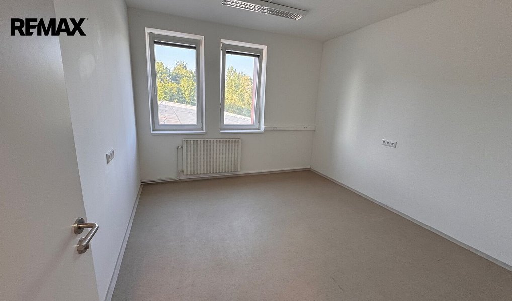 Pronájem kanceláře 16 m², Pelhřimov – náhled fotky 4