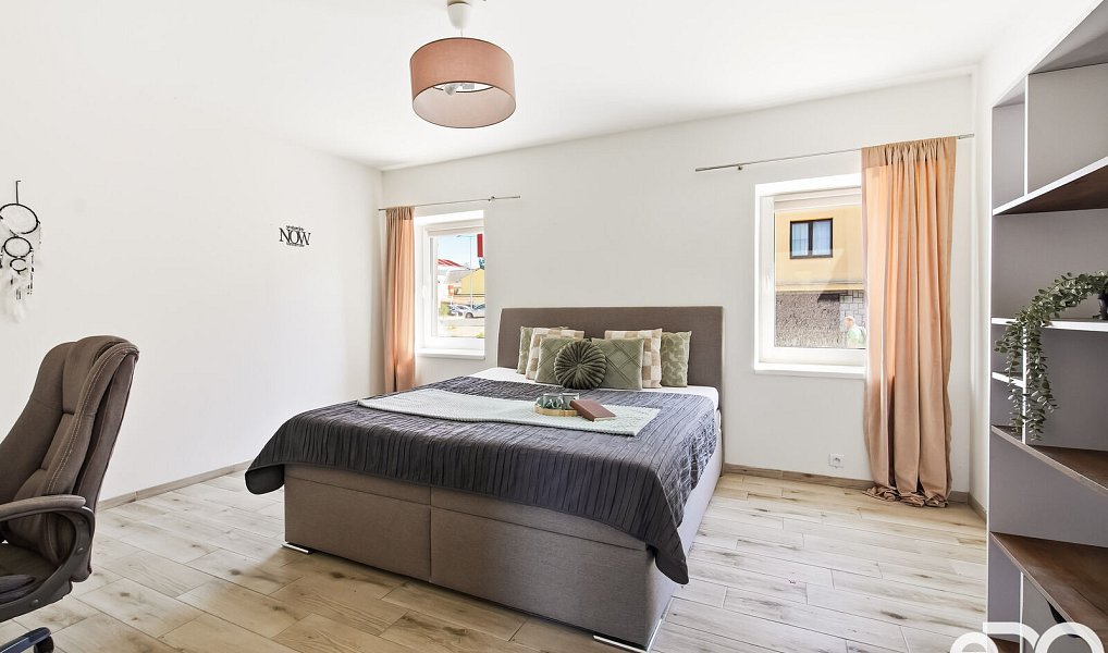 Prodej domu 213 m² s pozemkem 366 m², Dobrovice – náhled fotky 4