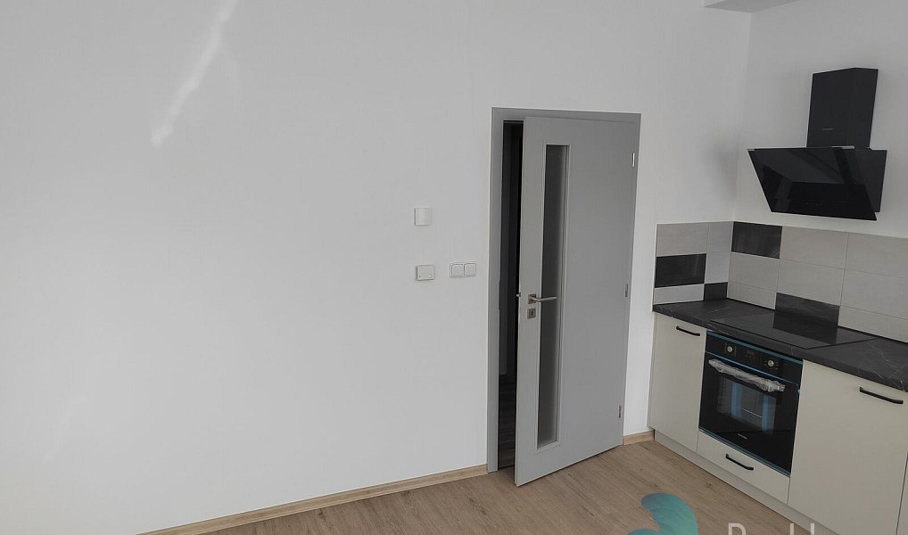 Pronájem bytu 4+kk 86 m², Trhové Sviny – náhled fotky 2