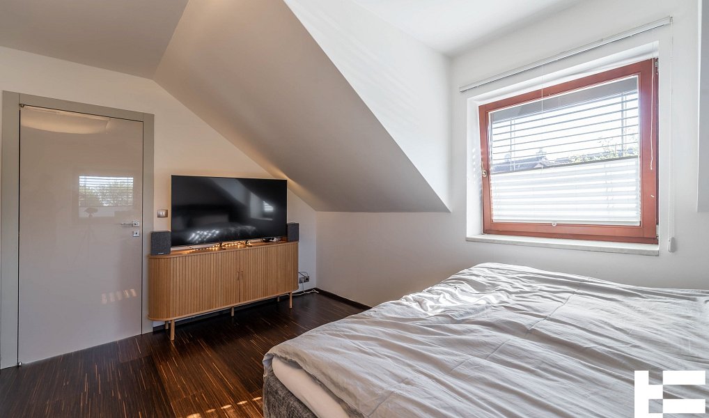 Prodej domu 227 m² s pozemkem 513 m², Zeleneč – náhled fotky 32