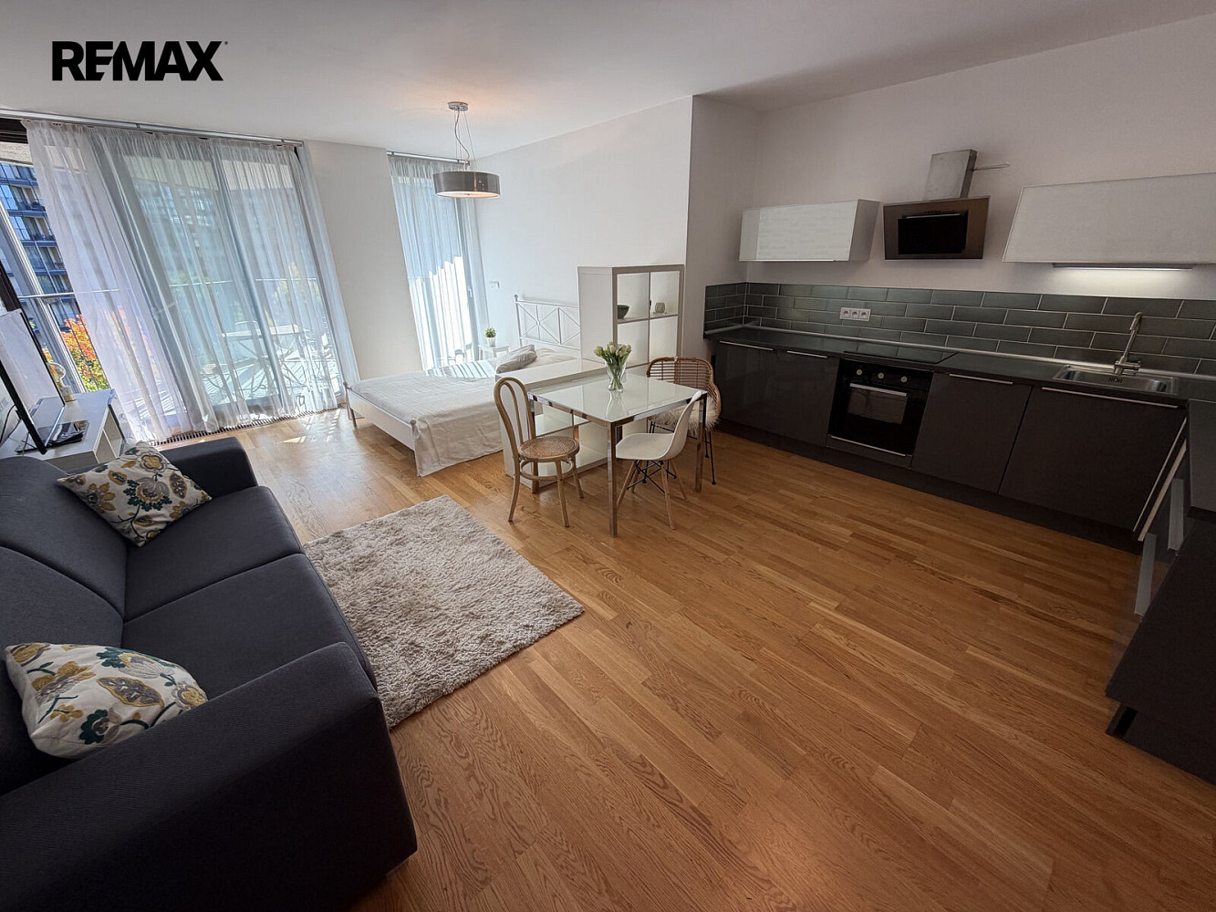 Pronájem bytu 1+kk 44 m² – fotografie 2