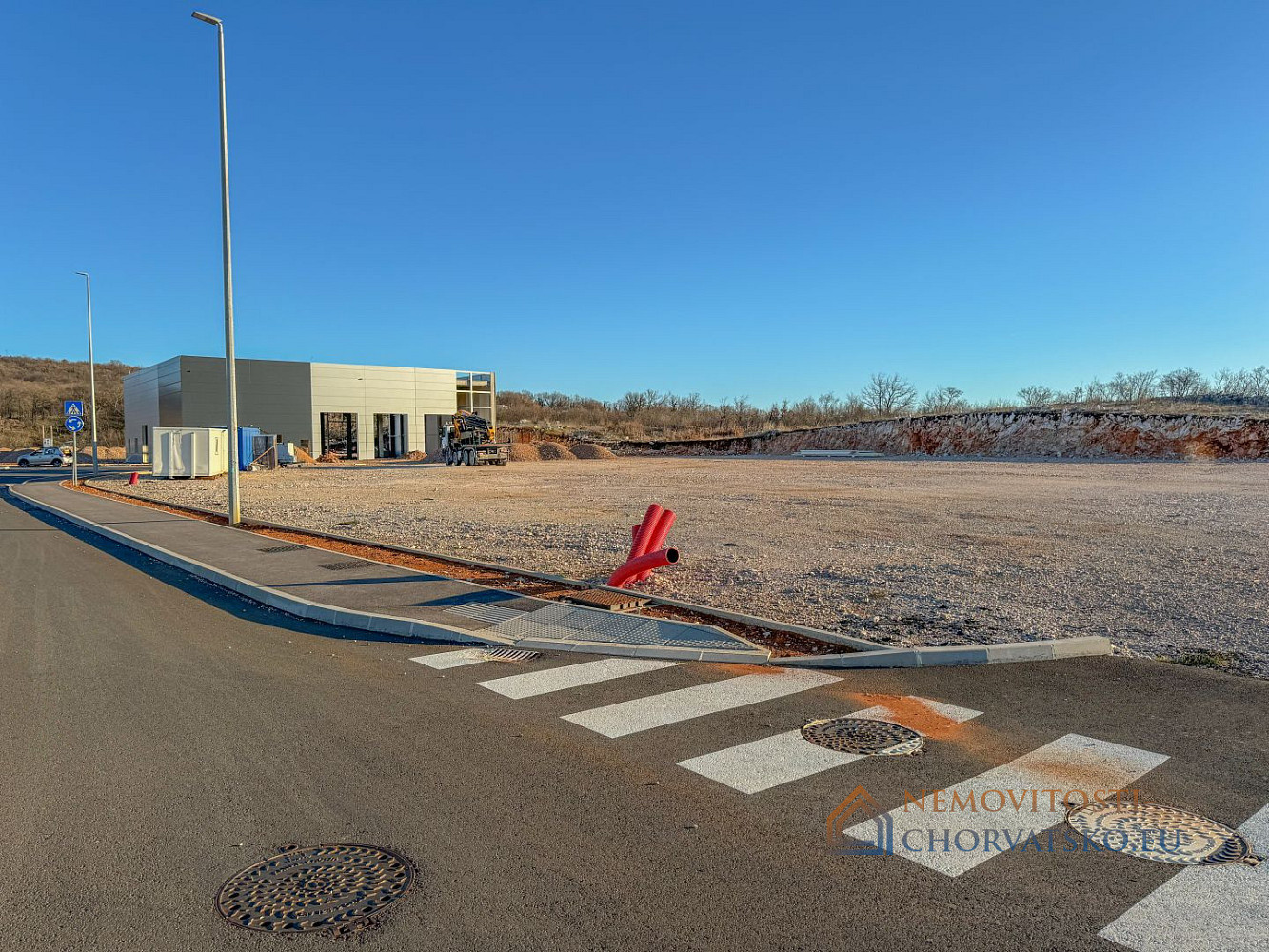 Prodej stavebního pozemku 2 350 m² – pohled 3