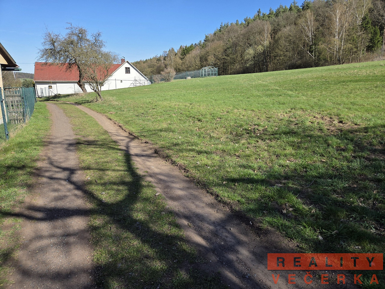 Prodej stavebního pozemku 1 059 m² – fotografie 2