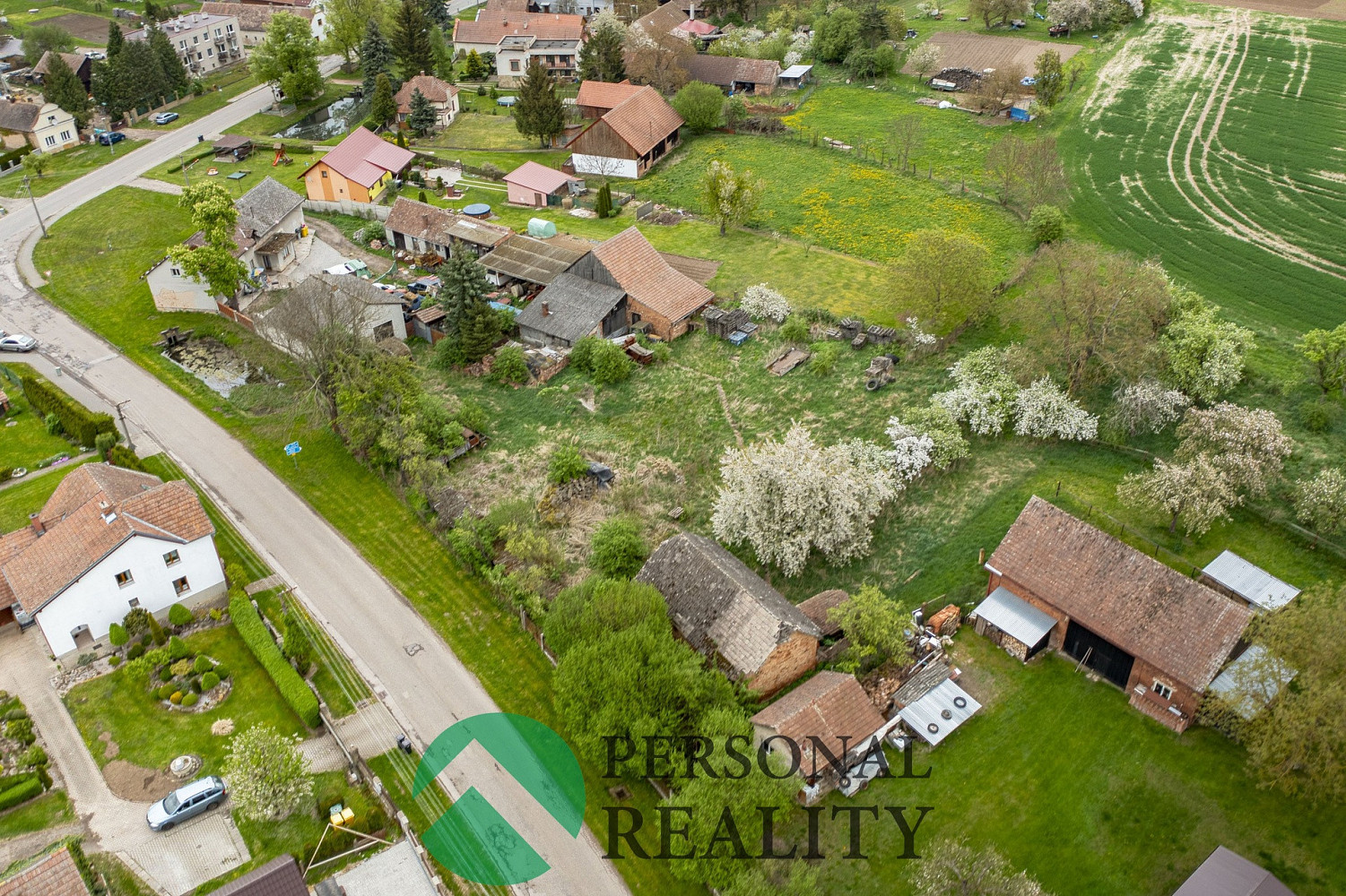 Prodej stavebního pozemku 2 203 m² – fotografie 2