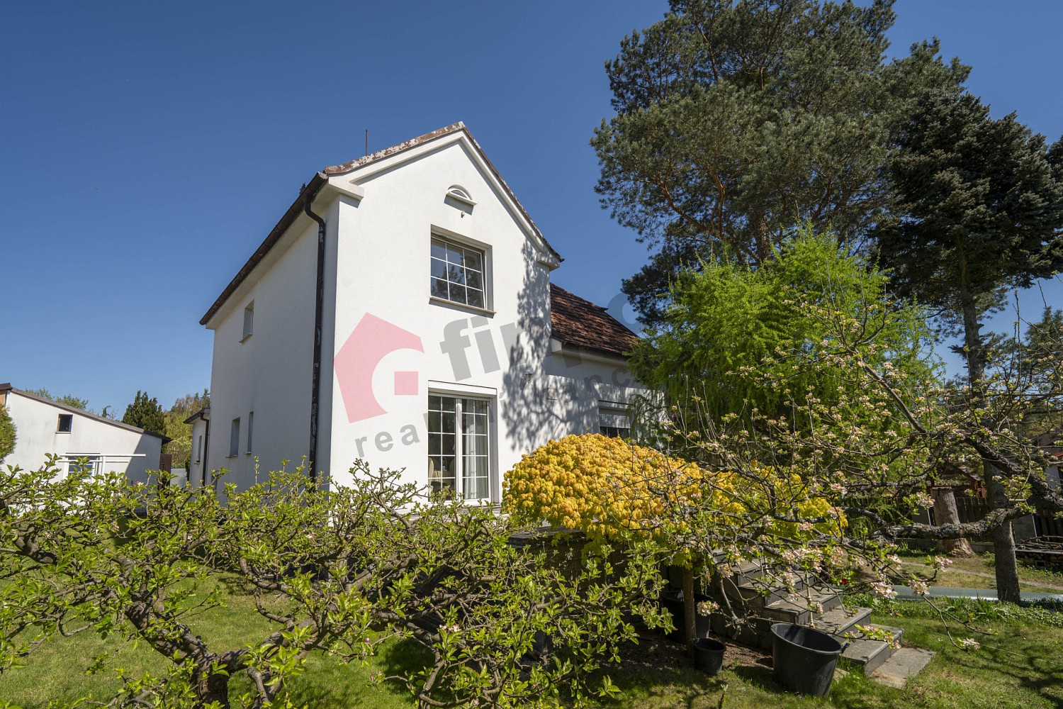 Prodej domu 300 m² s pozemkem 813 m² – fotografie 2