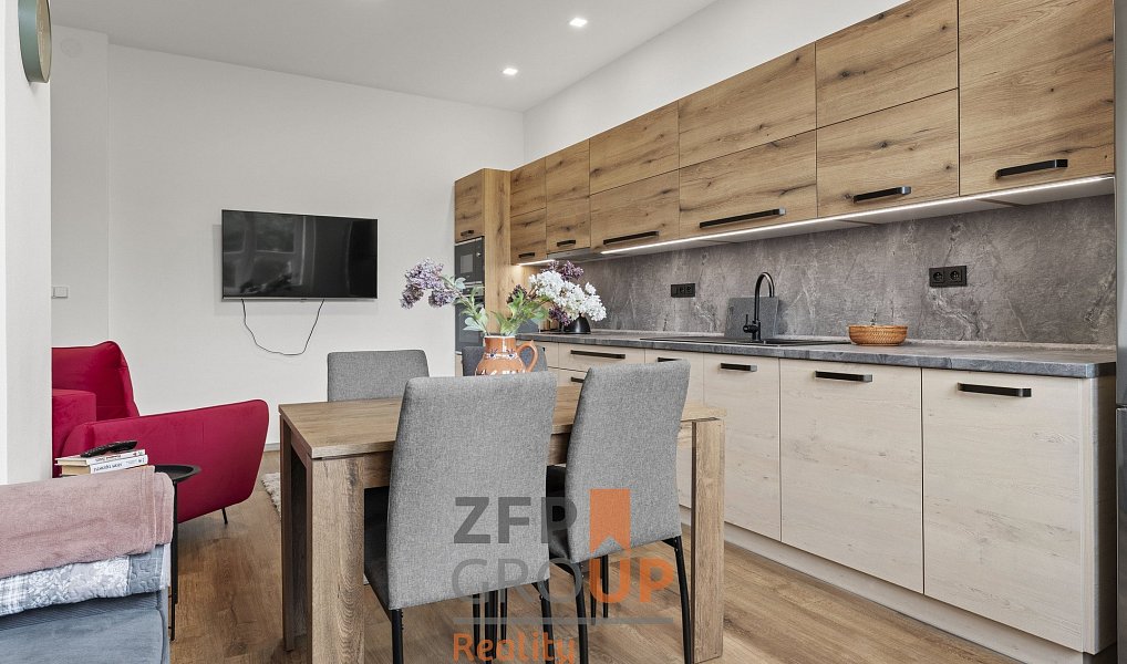 Prodej domu 1 200 m² s pozemkem 381 m², Náchod – náhled fotky 10