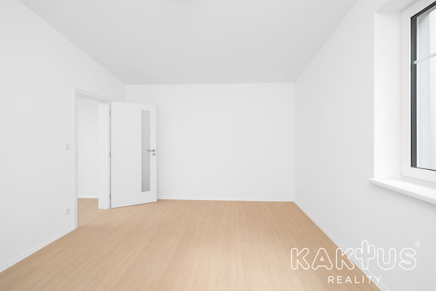 Pronájem bytu 2+kk 72 m² – fotografie 3