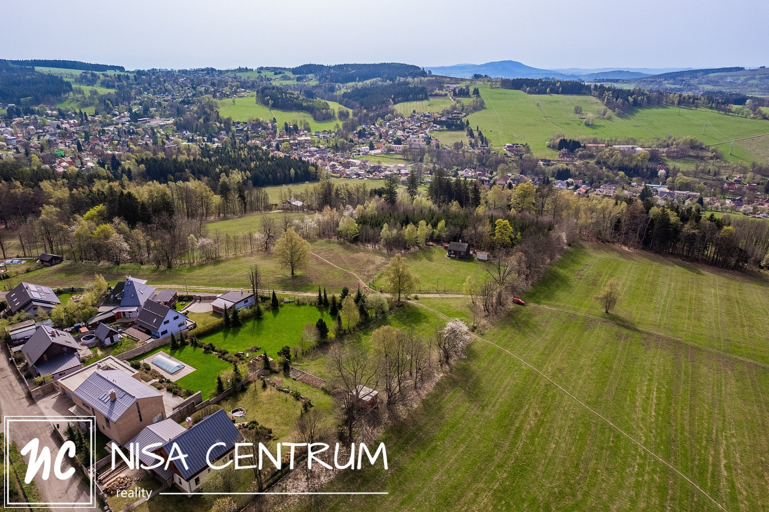 Prodej stavebního pozemku 2 075 m² – pohled 2