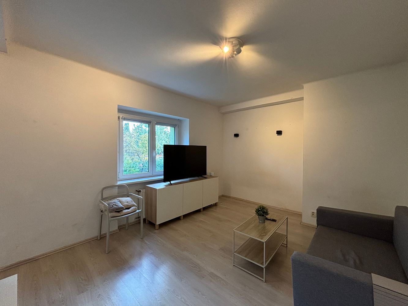 Pronájem bytu 1+kk 30 m² – fotografie 4