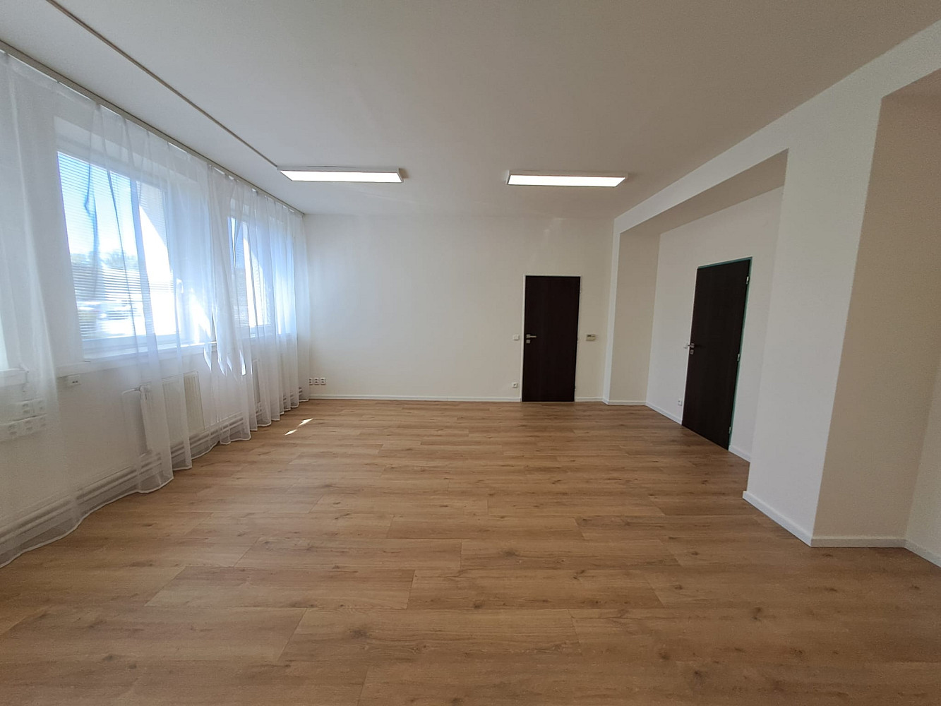 Pronájem kanceláře 135 m² — photo 2