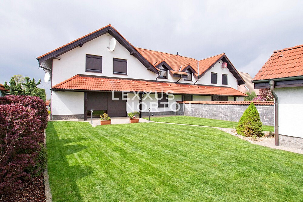 Pronájem domu 240 m² s pozemkem 550 m²