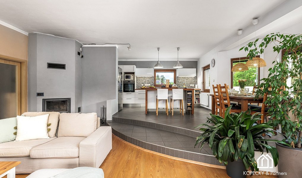 Prodej domu 252 m² s pozemkem 1 208 m², Nelahozeves – náhled fotky 5