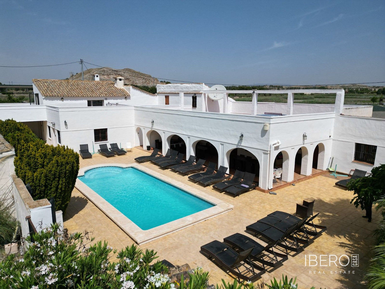 Prodej domu 839 m² s pozemkem 14 500 m²