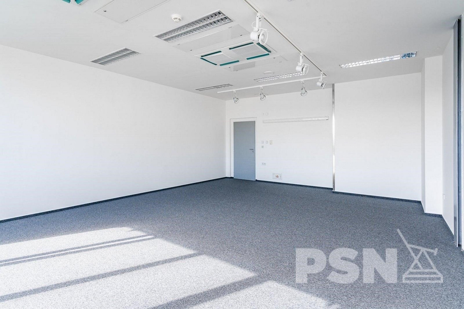 Pronájem kanceláře 50 m² — photo 2