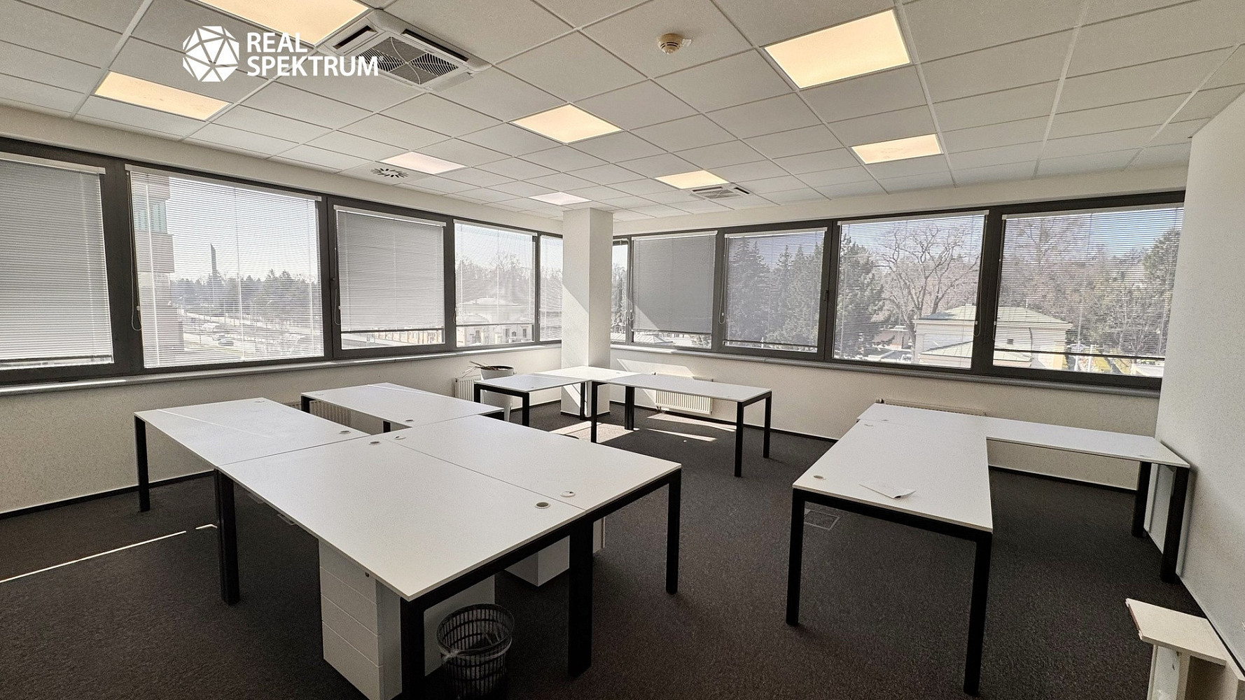 Pronájem kanceláře 497 m² – fotografie 3