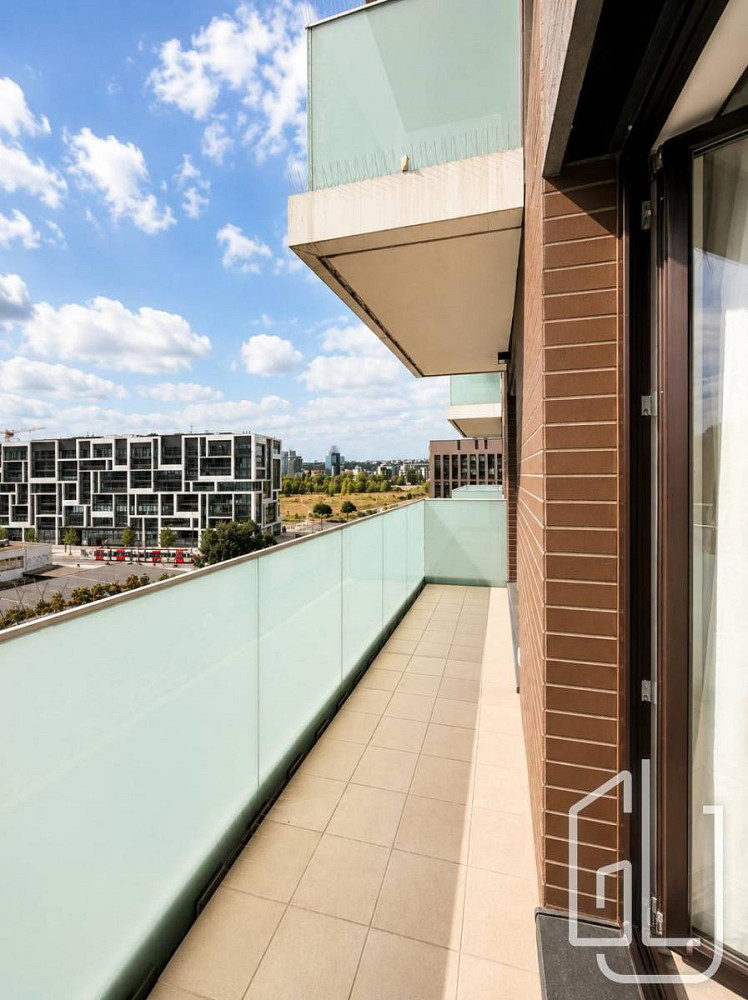 Pronájem bytu 2+kk 67 m² – fotografie 2